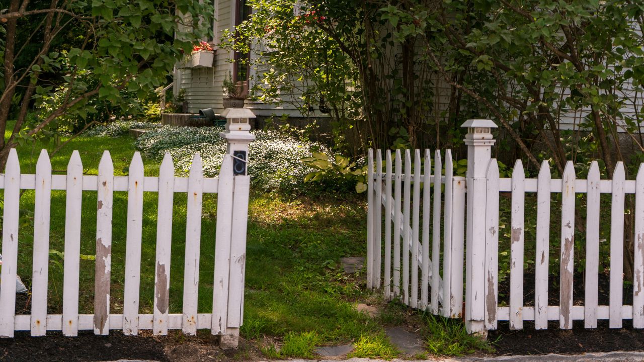 are metal fences cheaper than wood